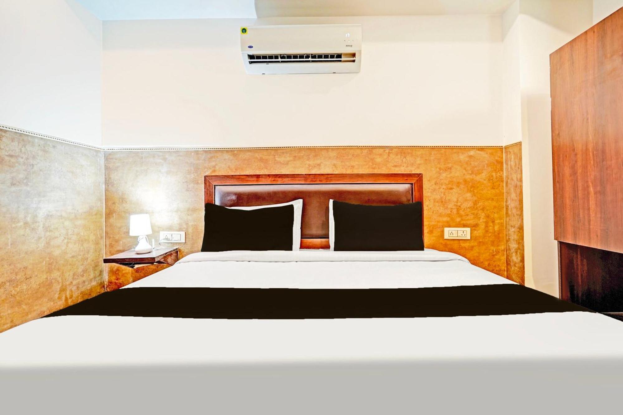 Collection O Tilak Nagar Near Pacific Mall 4*