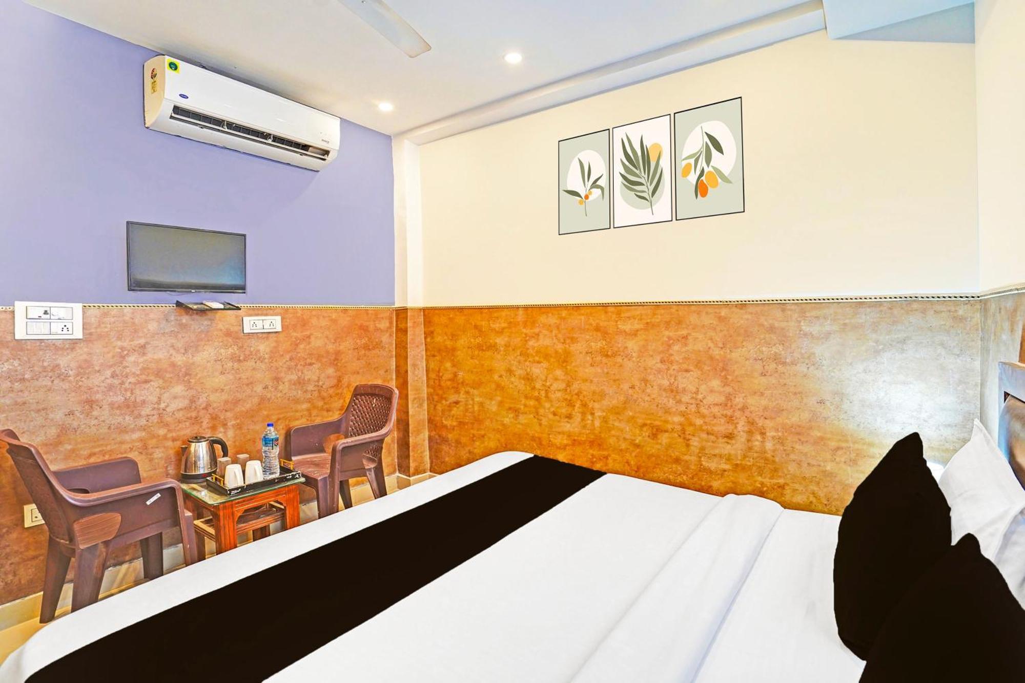 Collection O Tilak Nagar Near Pacific Mall