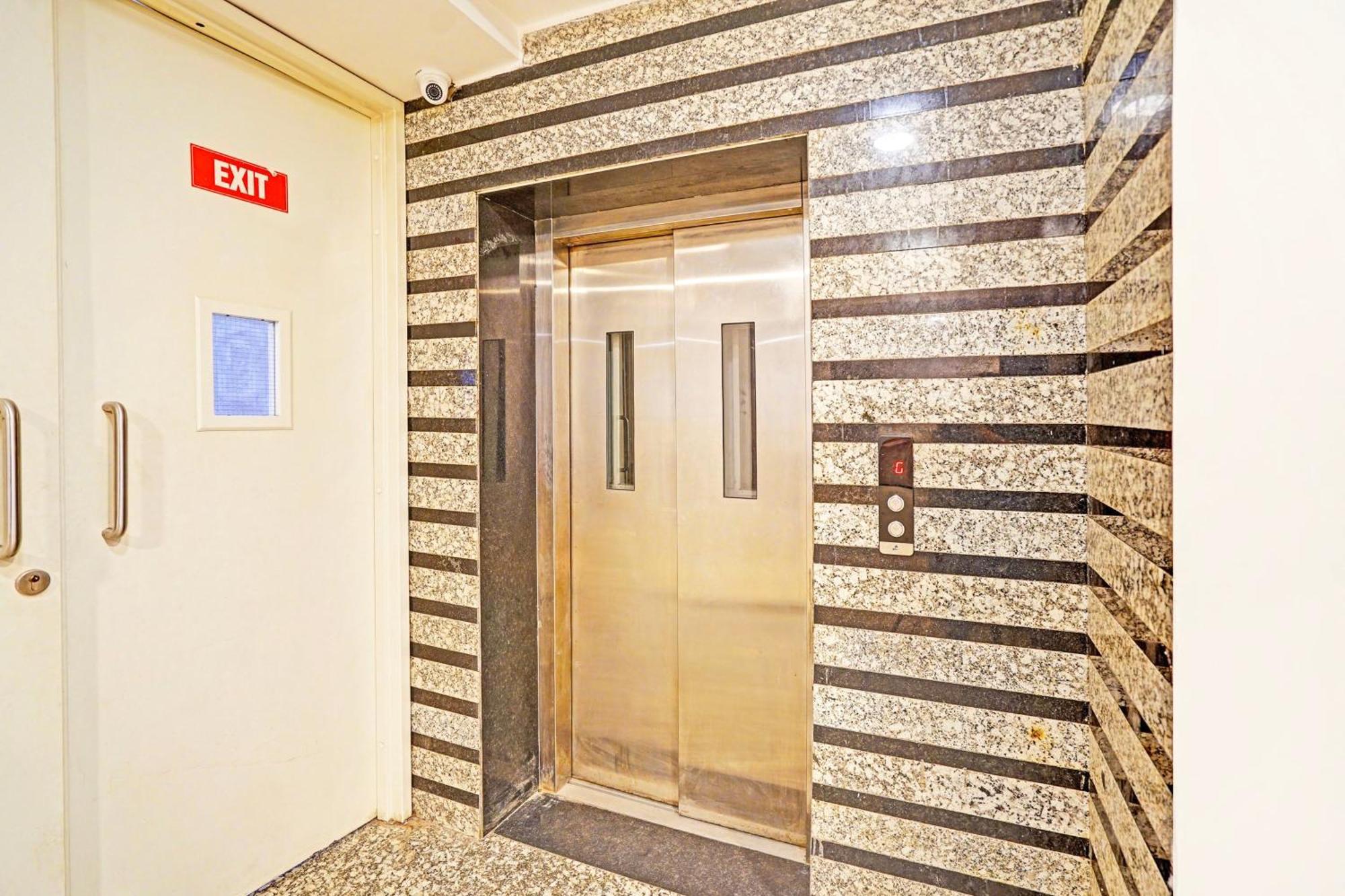 Hotel Collection O Tilak Nagar Near Pacific Mall 4*