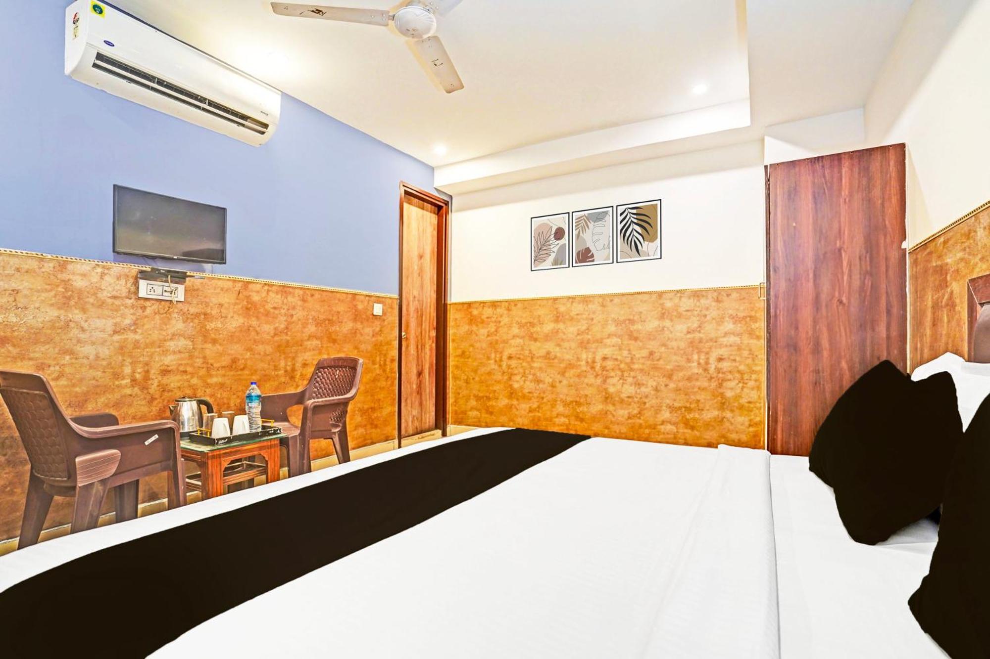 Collection O Tilak Nagar Near Pacific Mall