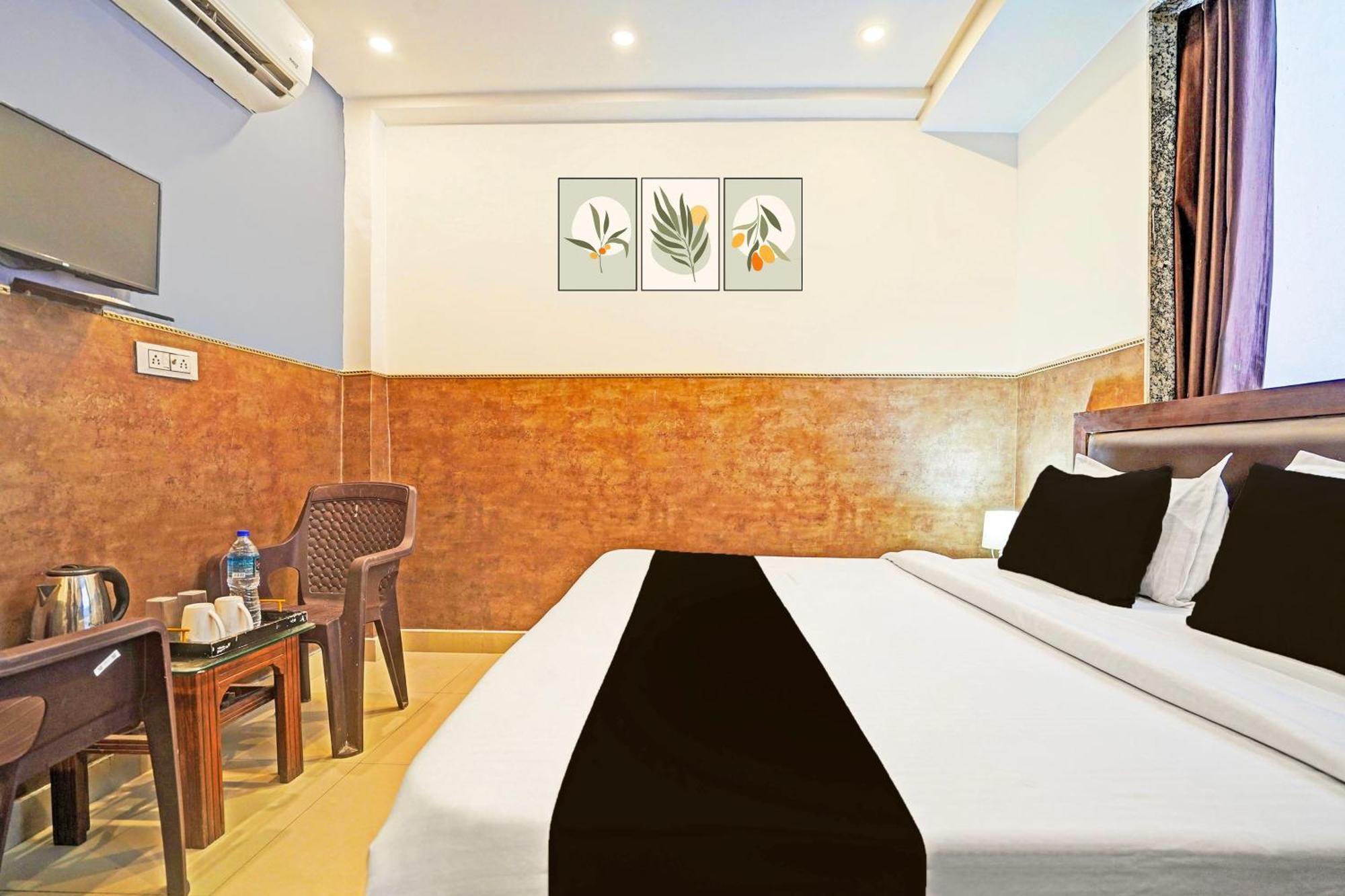 Collection O Tilak Nagar Near Pacific Mall Hotel 4*
